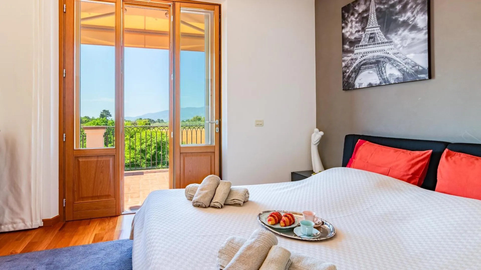 Villa Con Piscina Immersa Nel Verde - Montecarlo - Horizonte Selections