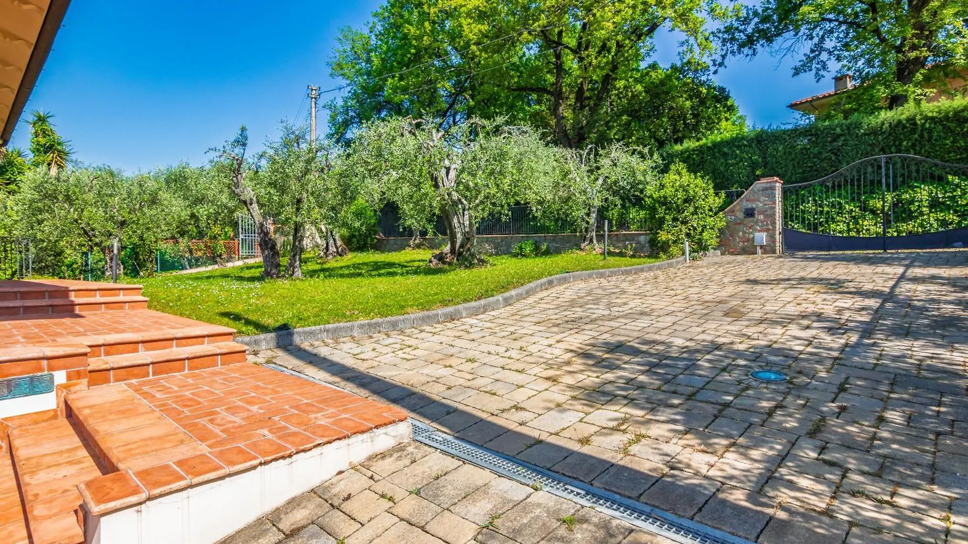 Villa Con Piscina Immersa Nel Verde - Montecarlo - Horizonte Selections