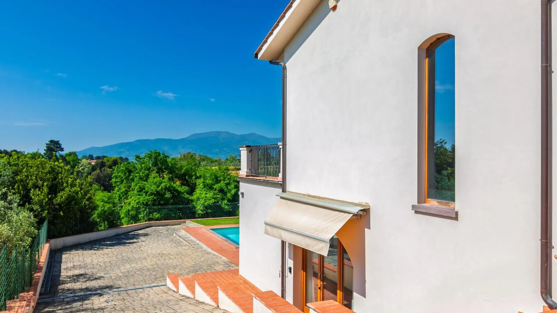 Villa Con Piscina Immersa Nel Verde - Montecarlo - Horizonte Selections