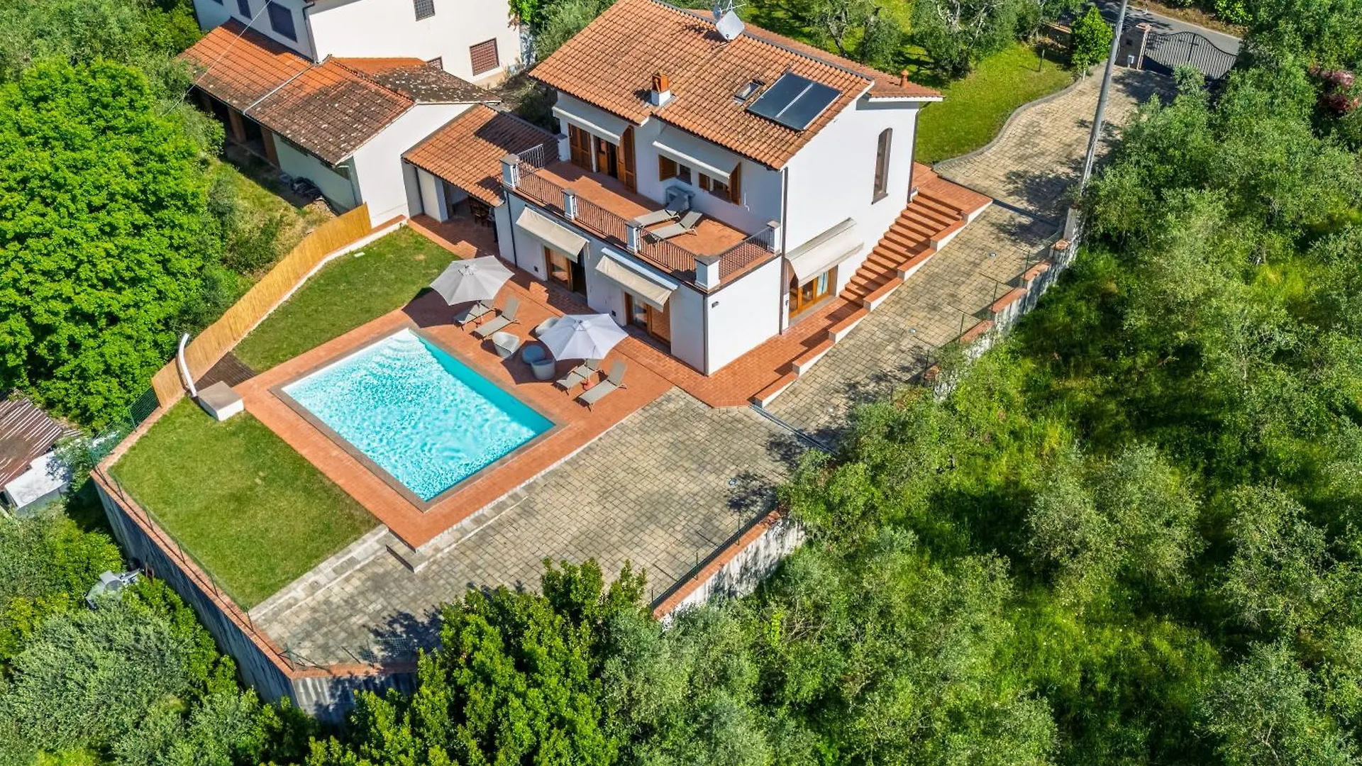 Villa Con Piscina Immersa Nel Verde - Montecarlo - Horizonte Selections